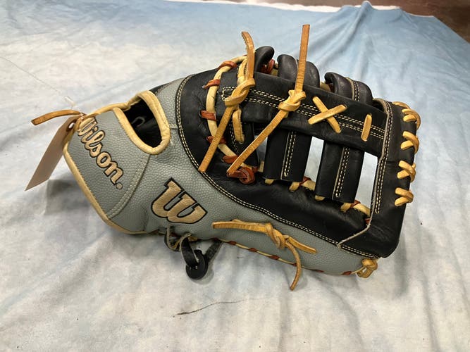 Black Wilson A2000 RH First Base Baseball Glove 12.5" (Used)