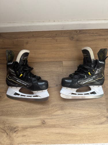 2024 Bauer Supreme M40 Hockey Skates Extra Wide Width Size 3 (Used)