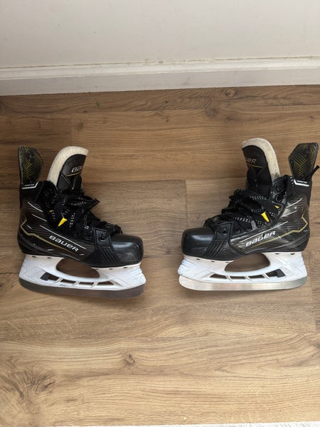 2024 Bauer Supreme M40 Hockey Skates Extra Wide Width Size 3 (Used)