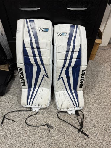26" Vaughn Velocity V9 Goalie Leg Pads (Used)