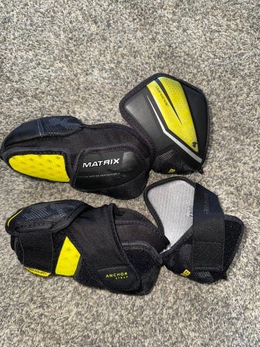 Intermediate Large Bauer Supreme matrix Elbow Pads (Used)