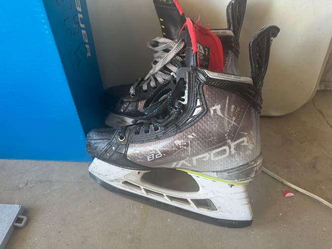 Bauer Vapor 1 Hockey Skates Size 5.5 (Used)