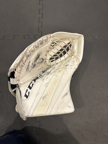 2023 CCM Extreme Flex 5.9 Full Right (Used)