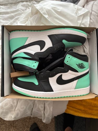 Men's Size 13.0 (W 14.0) Nike Air Force 1 Shoes (New)