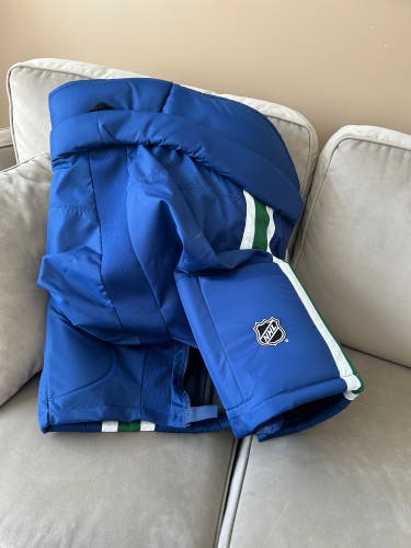 Men's Senior XL CCM HP70 Hockey Pants (New)