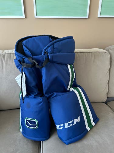Men's Senior XL CCM HP70 Hockey Pants (New)