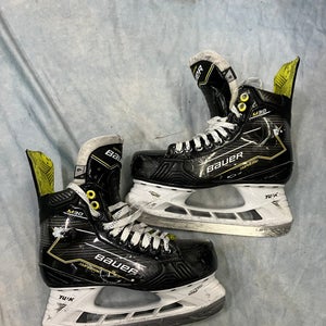 Intermediate Bauer Supreme M30 Hockey Skates Regular Width 6 (Used)