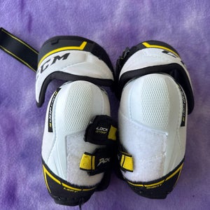 Junior Small CCM Tacks 9060 Elbow Pads (Used)