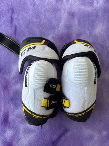 Junior Small CCM Tacks 9060 Elbow Pads (Used)