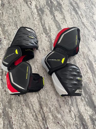Senior Medium Bauer Vapor Hyperlite Elbow Pads (Used)