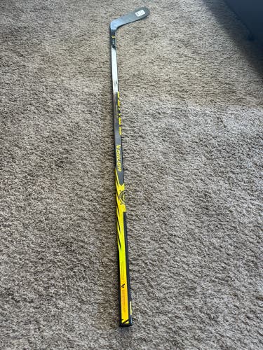 Senior Bauer Gold Proto-R Right Handed Hockey Stick P92 77 Flex
(New)
