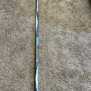 Senior Bauer Vapor FlyLite Right Handed Hockey Stick P28 77 Flex(New)