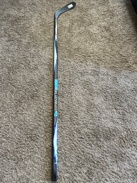 Senior Bauer Vapor FlyLite Right Handed Hockey Stick P28 77 Flex(New)