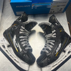 Bauer Supreme M5 Pro Hockey Skates Size 4.5 (Used)