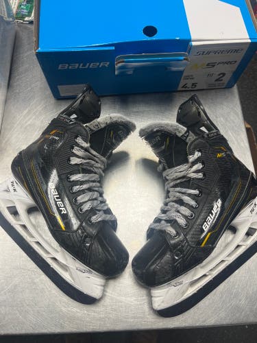 Bauer Supreme M5 Pro Hockey Skates Size 4.5 (Used)