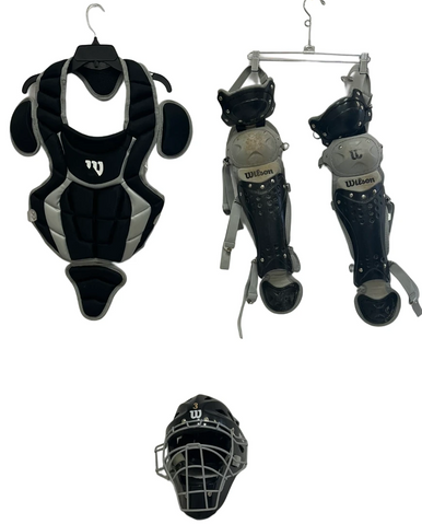 Used Louisville Slugger C200 Catchers Helmet w/Mask Black One Size 11692-S000142207