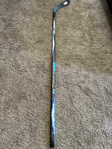 Senior Bauer Vapor FlyLite Right Handed Hockey Stick P28 87 Flex (New)