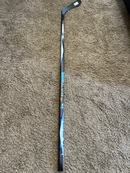 Senior Bauer Vapor FlyLite Right Handed Hockey Stick P28 87 Flex (New)
