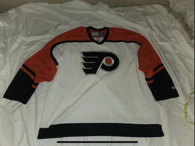 White XL Men's CCM Jersey (Used)