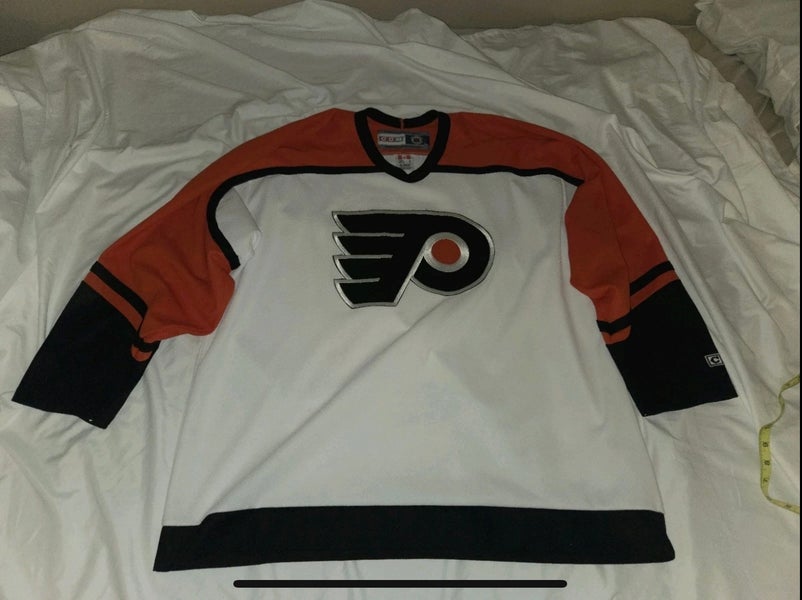 White XL Men's CCM Jersey (Used)