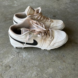 White Men's Size M 10.0 (W 11.0) Adult Air Jordan Molded Cleats Cleats (Used)