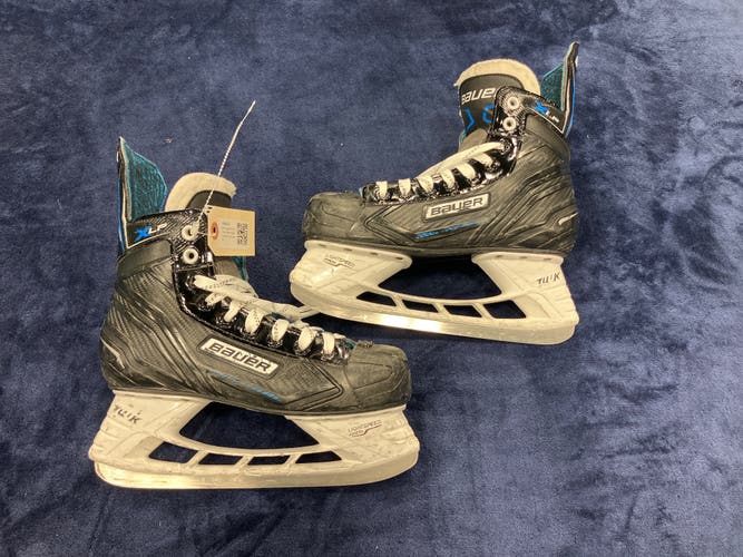 Senior Bauer XLP Hockey Skates Regular Width Size 6 (Used)
