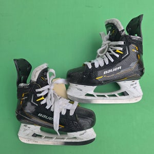 Junior Bauer Supreme M5 Pro Hockey Skates | Size 2.5 Extra Wide Width (EE)