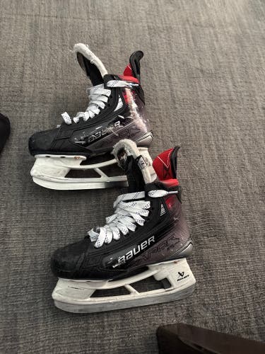 Bauer Vapor X5 Pro Hockey Skates Size 3.5 (Used)