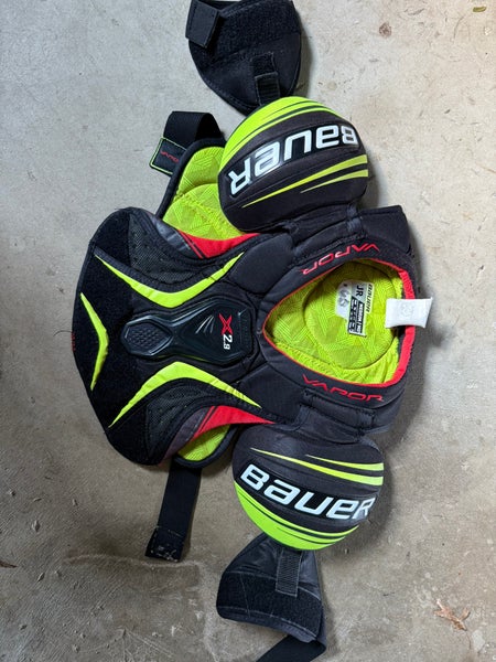 Men's Medium Junior Bauer Vapor X2.9 Shoulder Pads (Used)