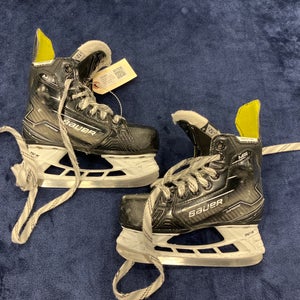 Youth Bauer Supreme M50 Pro Hockey Skates Regular Width 12.5 (Used)
