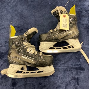Youth Bauer Supreme M50 Pro Hockey Skates Regular Width 12.5 (Used)