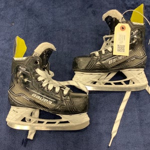 Youth Bauer Supreme M50 Pro Hockey Skates Regular Width 12.5 (Used)