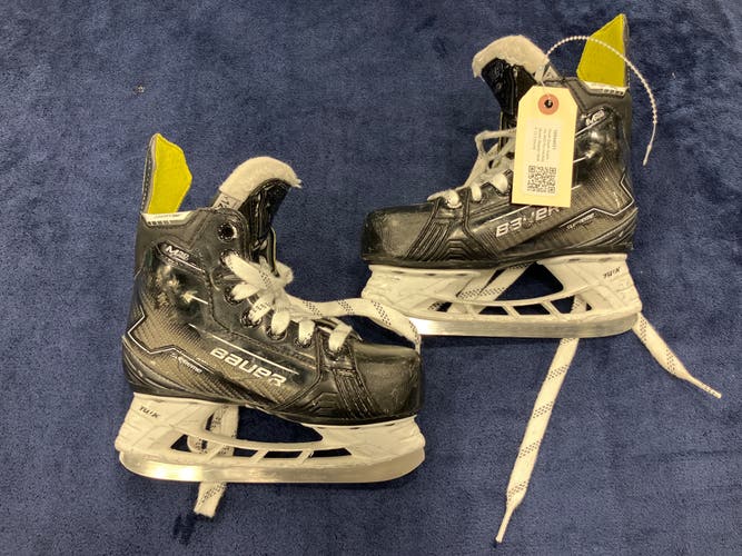 Youth Bauer Supreme M50 Pro Hockey Skates Regular Width 12.5 (Used)