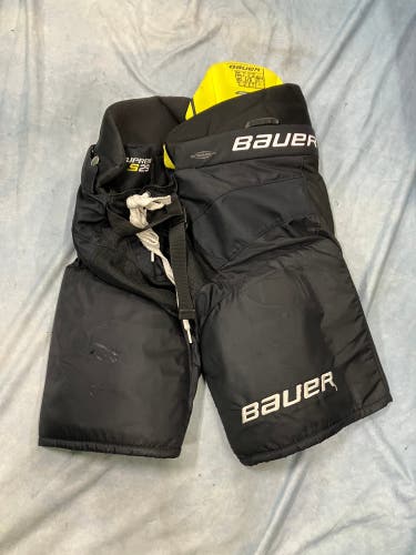 Black Junior Large Bauer Supreme S29 Hockey Pants (Used)