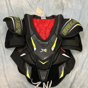 Women's Large Bauer Vapor X-W Shoulder Pads (Used)