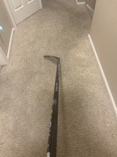 Intermediate Bauer Proto-R Right Handed Hockey Stick P28 (New)
