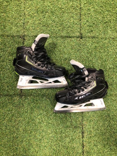 Junior Bauer Elite Hockey Goalie Skates Regular Width Size 2.5 (Used)