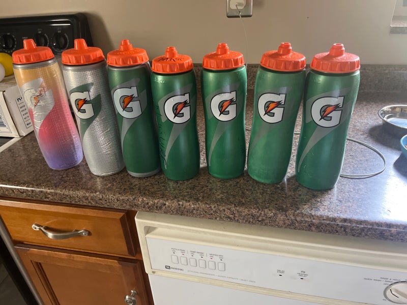 7 32 oz Gatorade water bottles (Used)