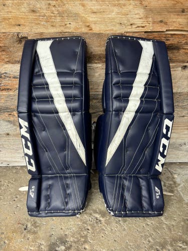 Blue 28" + 1" Junior CCM Extreme Flex E3.5 Goalie Leg Pads