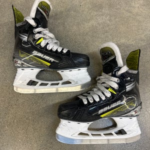 Junior Bauer Vapor X4 Hockey Skates Regular Width Size 2.5 (Used)