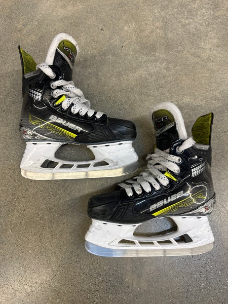 Junior Bauer Vapor X4 Hockey Skates Regular Width Size 2.5 (Used)