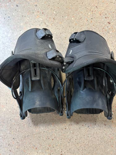 Large Flow MKS Snowboard Bindings (Used)