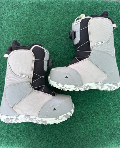 Kid's Burton Zipline Boa Snowboard Boots All Mountain (Used) | Size 5K