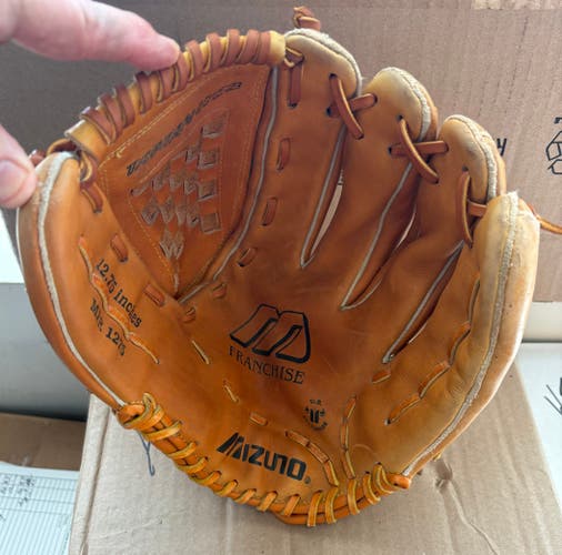 2015 Mizuno RH Franchise Softball Glove 12.75" (Used)