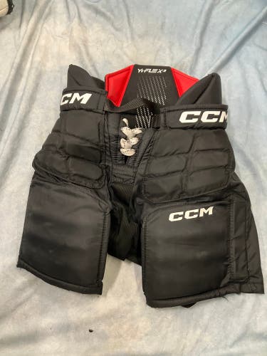 Black Youth Large CCM YTFlex 3 Hockey Goalie Pants (Used)