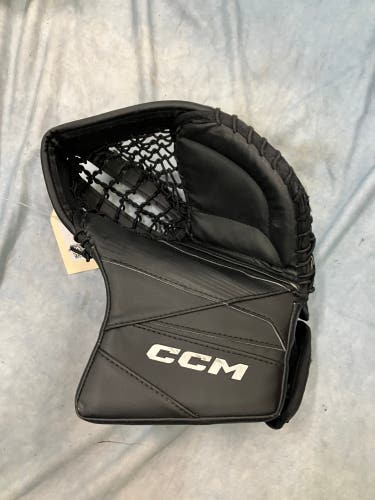 Black Junior CCM Axis 2.5 Goalie Glove