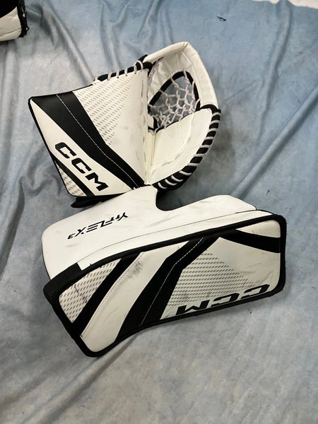 White Youth CCM YTFLEX Goalie Glove & Blocker Set Regular (Used)