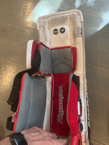 30" 2018 Vaughn Velocity VE8 Goalie Leg Pads (Used)