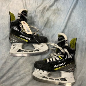 Junior Bauer Vapor X4 Hockey Skates Regular Width Size 1.5 (Used)