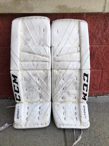 28"+1 Junior CCM Extreme Flex 5.5 Goalie Leg Pads (Used)